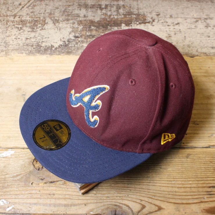 USA New Era MLB アトランタブレーブス キャップ 帽子 ボルドー レッド 赤 7 1/8 56.8cm 刺繍 アメリカ古着