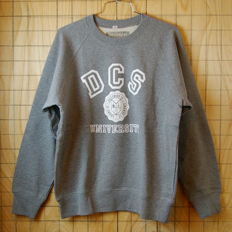 【DCS】カレッジプリントスウェットトレーナー/グレー